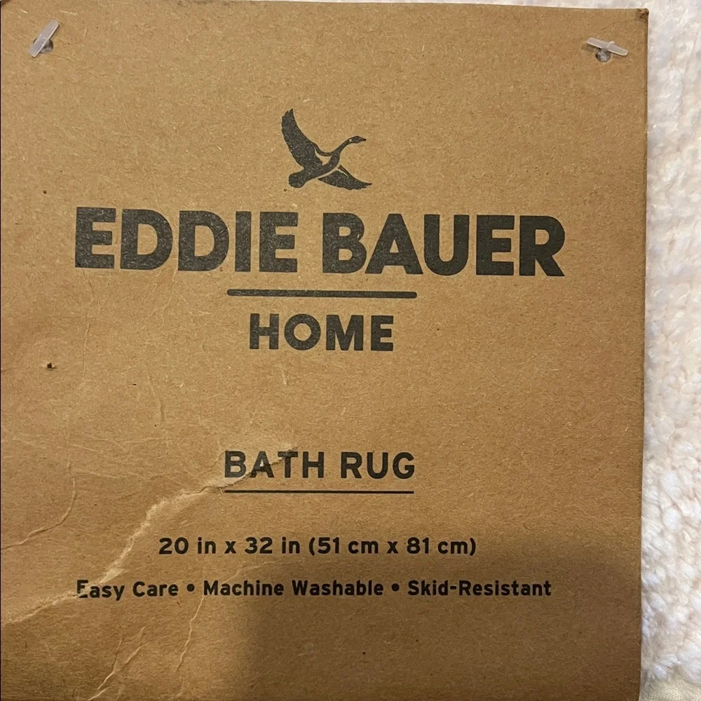 Eddie Bauer White Bath Mat with Red and Black Plaid Bear